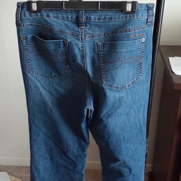 DKNY Lightwash Boot Cut Jeans - Women's Size 12 - Picture 4 of 6